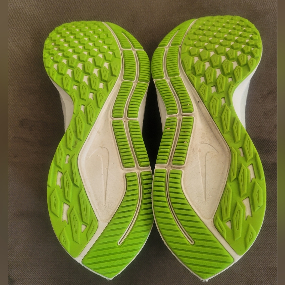 Nike Air Zoom Pegasus Womens 10 Running Shoes Sneaker Jogging Green Volt/Beige - Picture 6 of 8